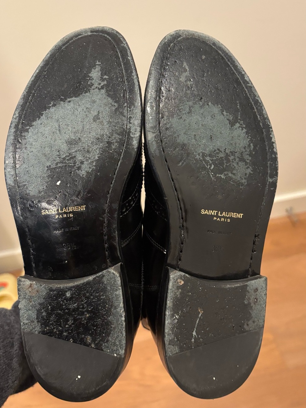 Saint Laurent women’s Ceril Chelsea boots in Nero. AW20 collection. Retail $1100 - Picture 4 of 4